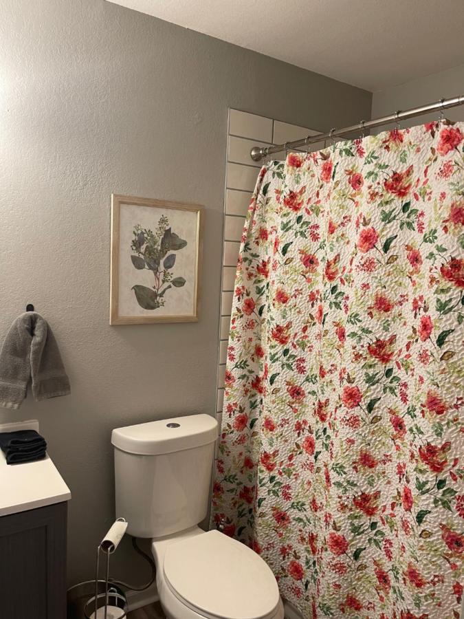 The Deannie Apt #6 - Simple And Homey 2Bd W/ Wifi Hamilton ภายนอก รูปภาพ